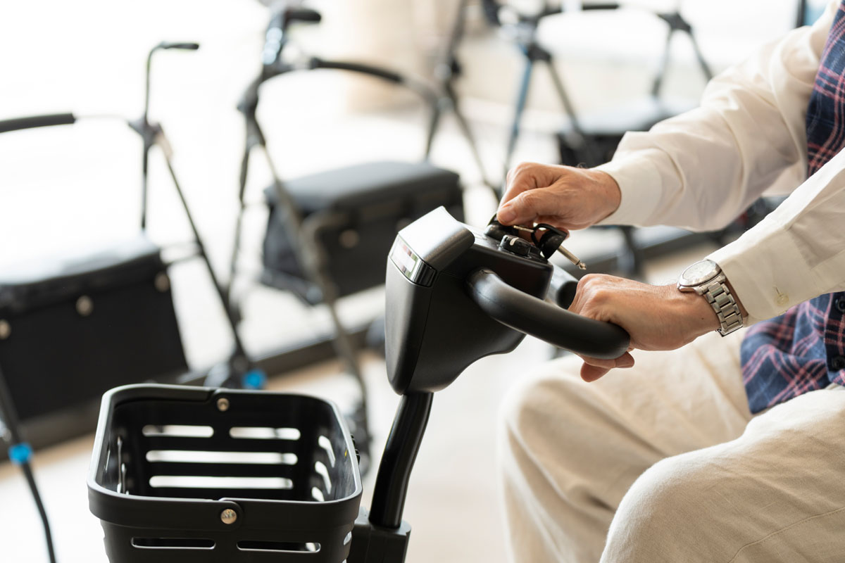 Should I Get a Mobility Scooter or an Electric Wheelchair